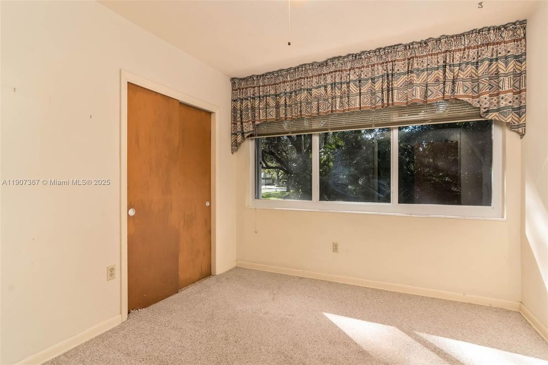 Active With Contract: $950,000 (3 beds, 2 baths, 1991 Square Feet)