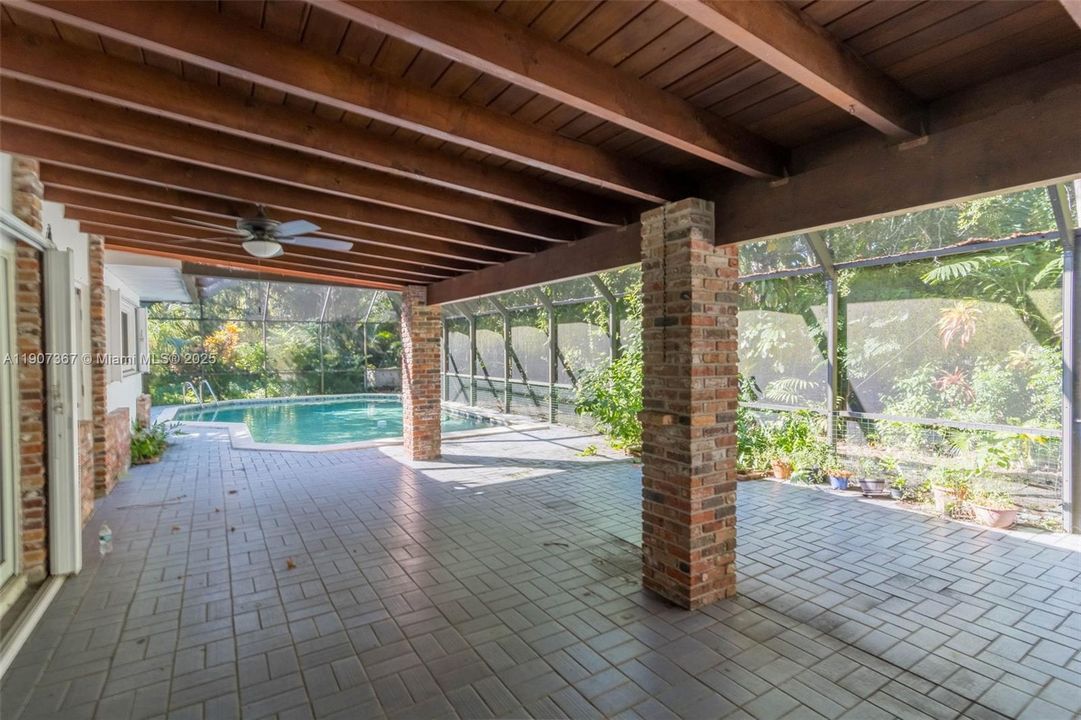 Active With Contract: $950,000 (3 beds, 2 baths, 1991 Square Feet)