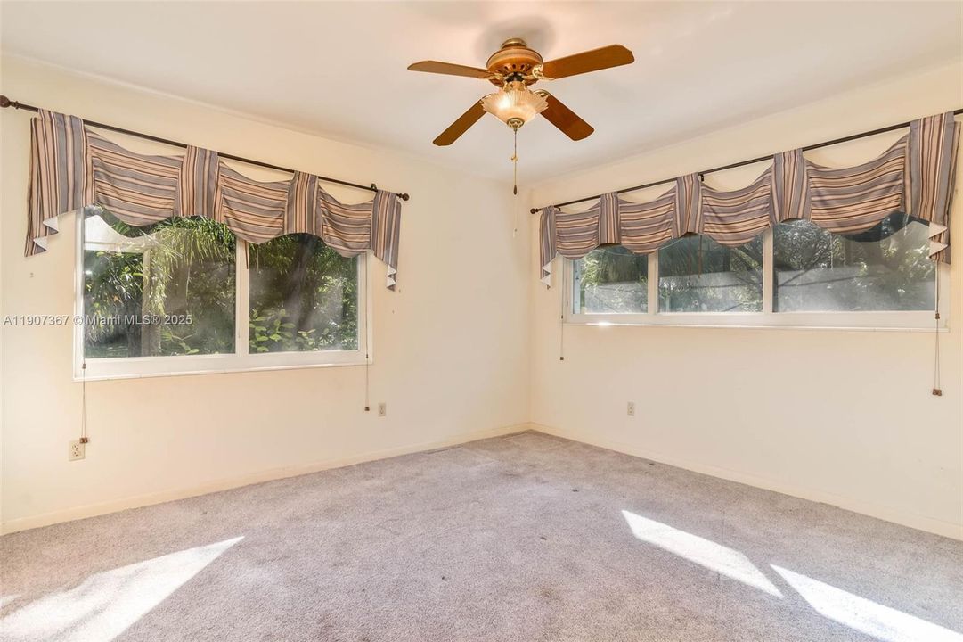 Active With Contract: $950,000 (3 beds, 2 baths, 1991 Square Feet)