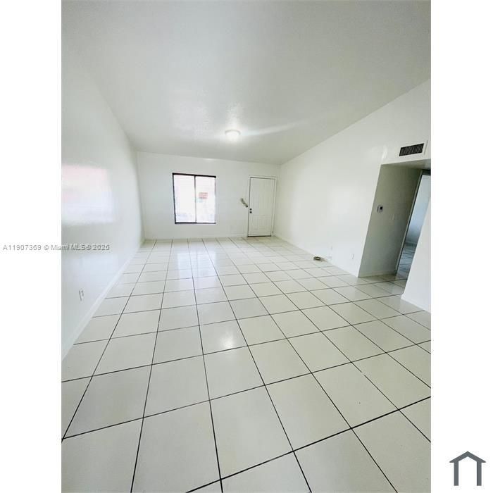 Active With Contract: $2,300 (3 beds, 2 baths, 1140 Square Feet)