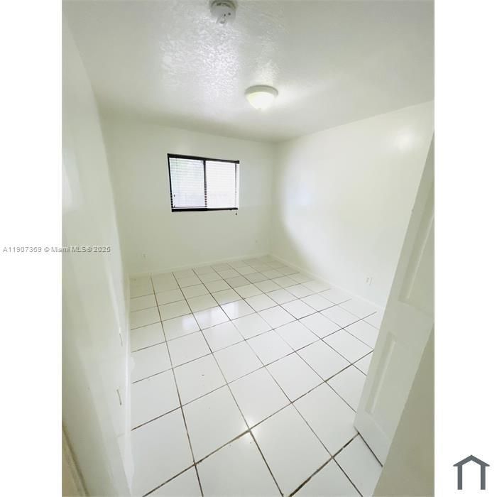 Active With Contract: $2,300 (3 beds, 2 baths, 1140 Square Feet)