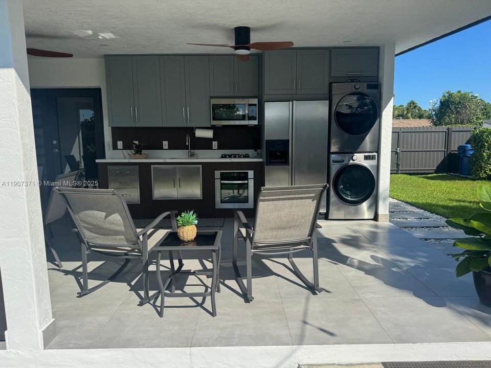 Под контрактом: $639,000 (4 спален, 3 ванн, 1254 Квадратных фут)