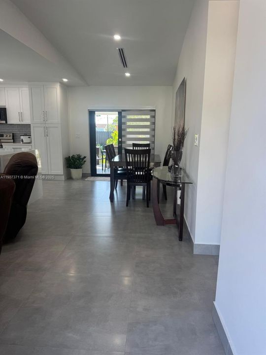 Под контрактом: $639,000 (4 спален, 3 ванн, 1254 Квадратных фут)