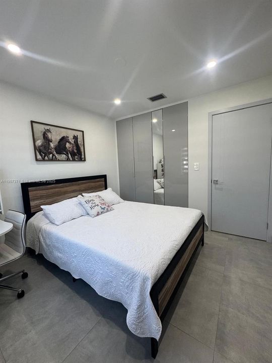 Под контрактом: $639,000 (4 спален, 3 ванн, 1254 Квадратных фут)