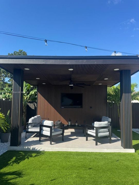 Под контрактом: $639,000 (4 спален, 3 ванн, 1254 Квадратных фут)