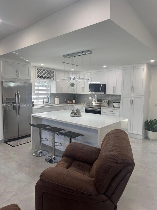 Под контрактом: $639,000 (4 спален, 3 ванн, 1254 Квадратных фут)