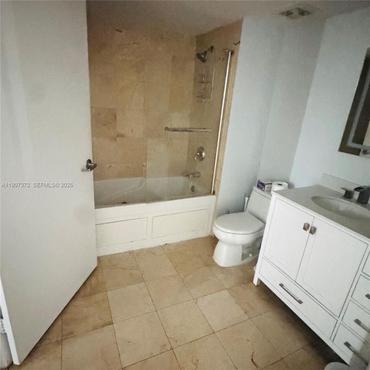 For Sale: $385,000 (1 beds, 1 baths, 822 Square Feet)