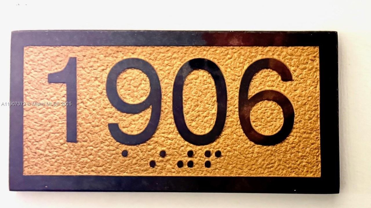 待售: $390,000 (1 贝兹, 1 浴室, 822 平方英尺)