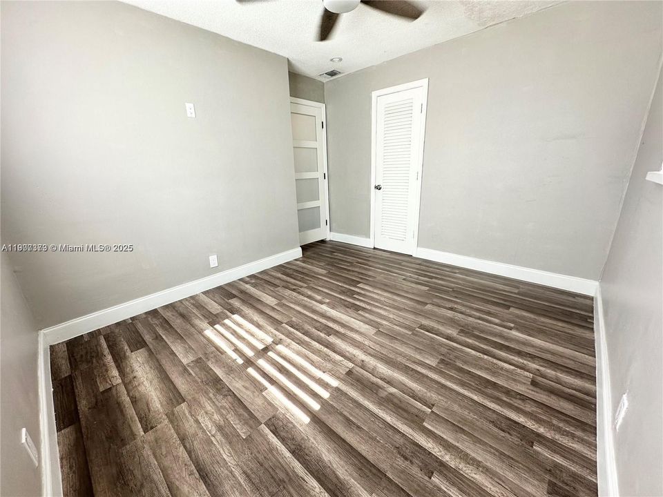 Active With Contract: $359,900 (3 beds, 1 baths, 1034 Square Feet)