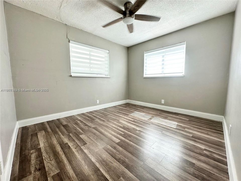 Active With Contract: $359,900 (3 beds, 1 baths, 1034 Square Feet)