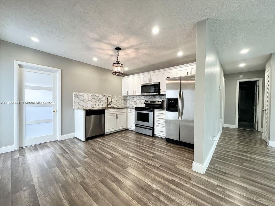 Active With Contract: $359,900 (3 beds, 1 baths, 1034 Square Feet)