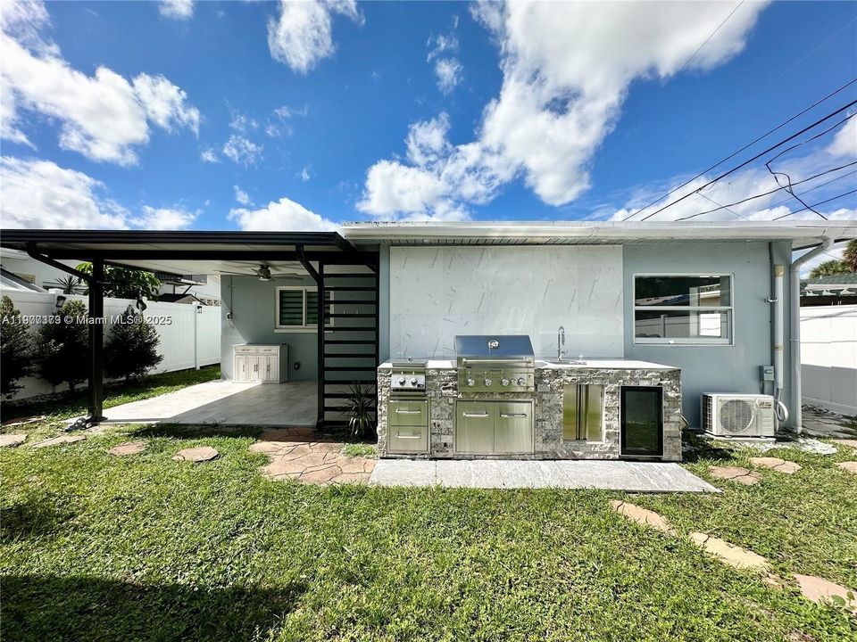 Active With Contract: $359,900 (3 beds, 1 baths, 1034 Square Feet)