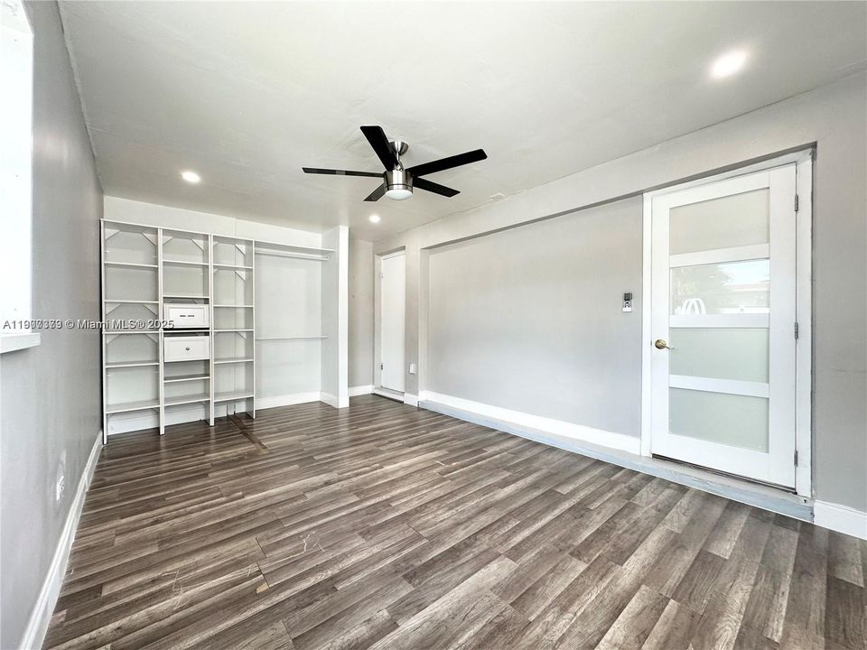 Active With Contract: $359,900 (3 beds, 1 baths, 1034 Square Feet)