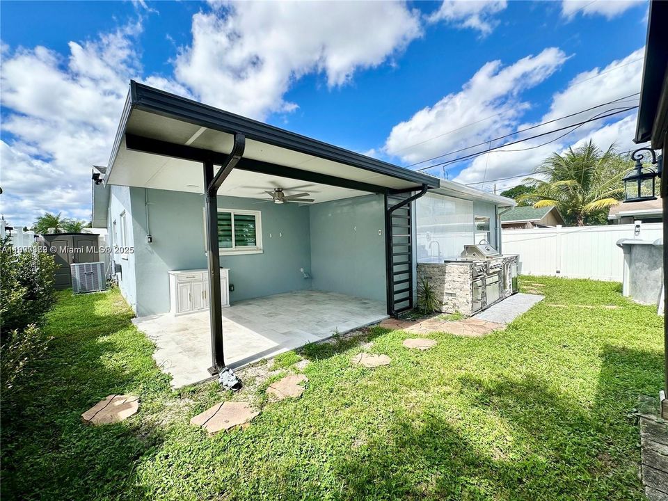 Active With Contract: $359,900 (3 beds, 1 baths, 1034 Square Feet)