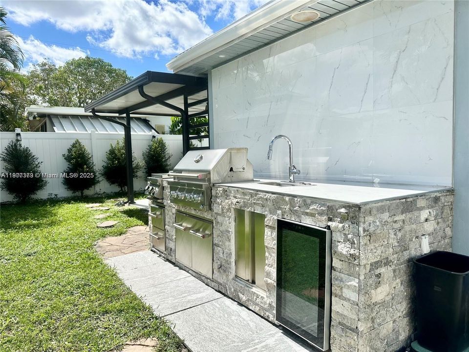 Active With Contract: $359,900 (3 beds, 1 baths, 1034 Square Feet)