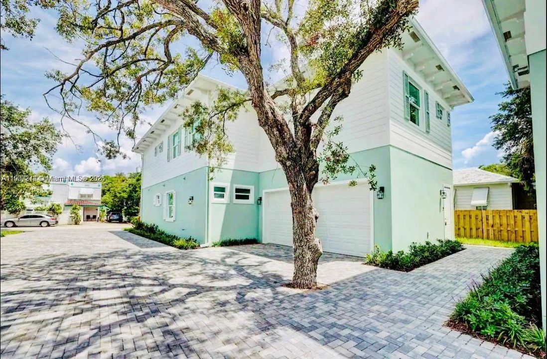 For Rent: $3,000 (3 beds, 2 baths, 3519 Square Feet)