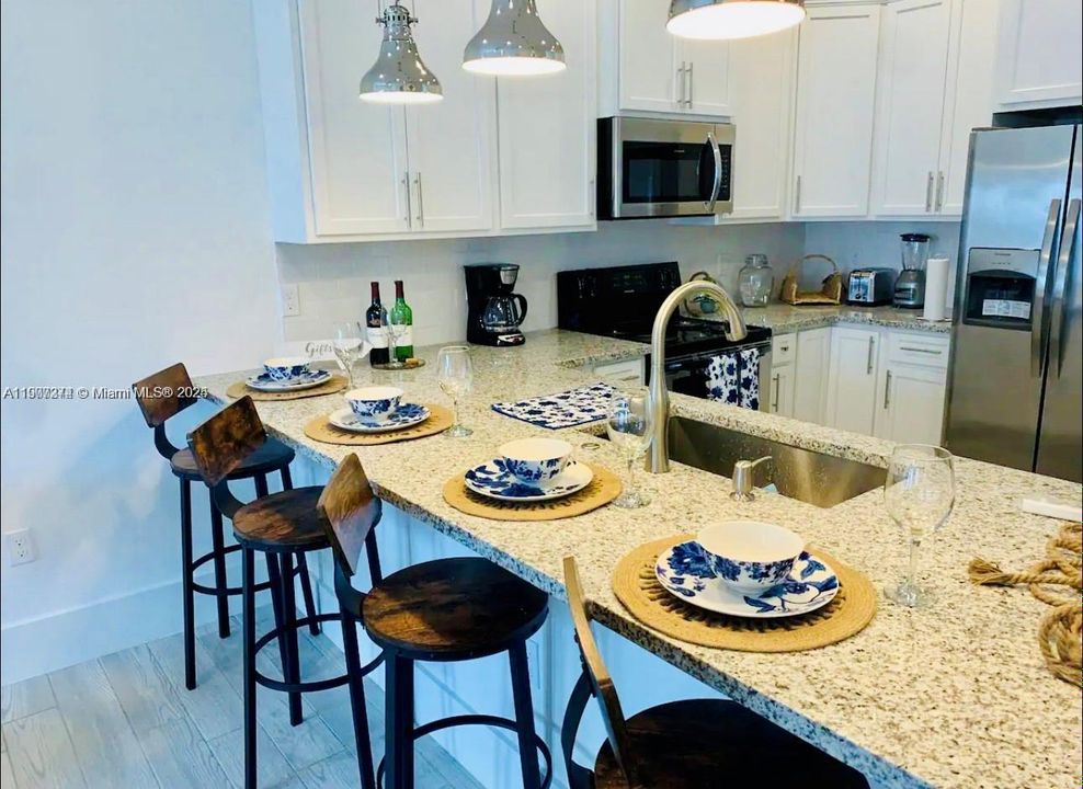 For Rent: $3,000 (3 beds, 2 baths, 3519 Square Feet)