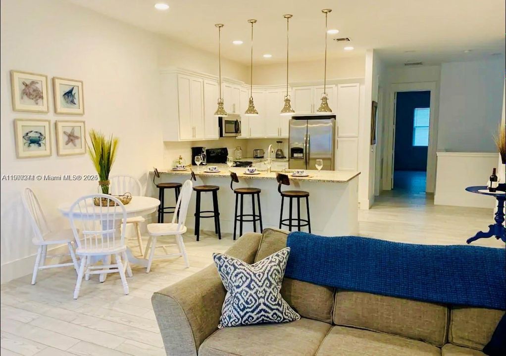 For Rent: $3,000 (3 beds, 2 baths, 3519 Square Feet)