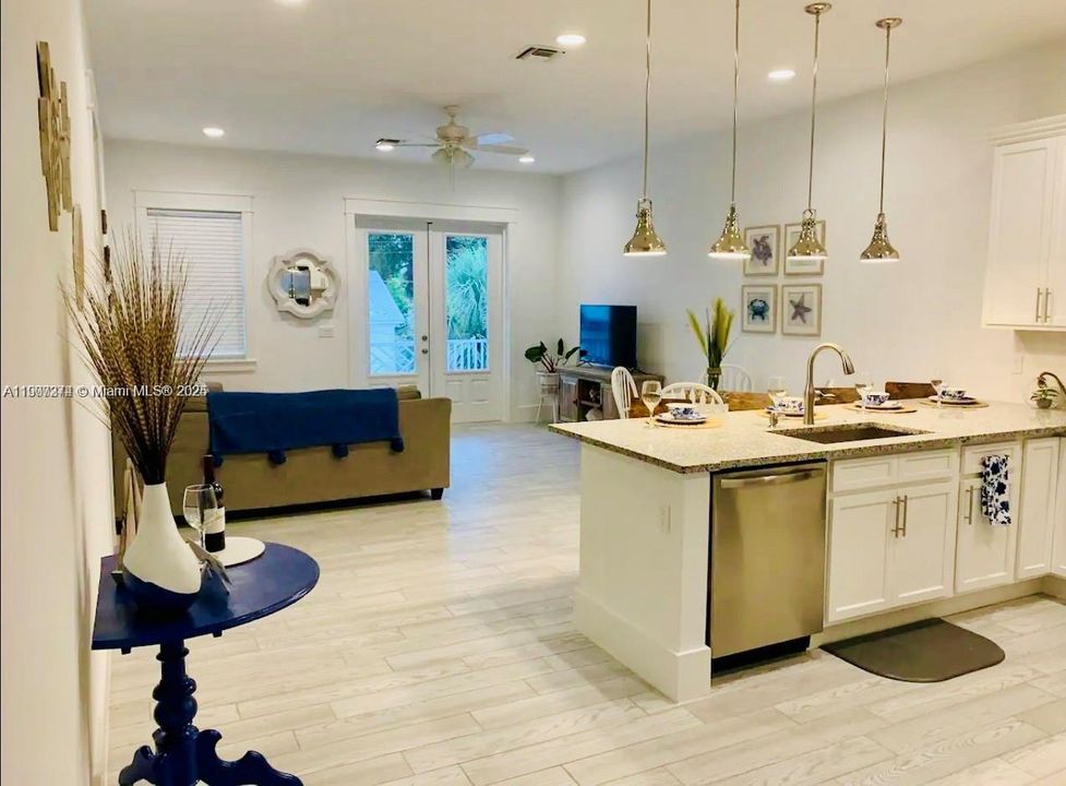 For Rent: $3,000 (3 beds, 2 baths, 3519 Square Feet)