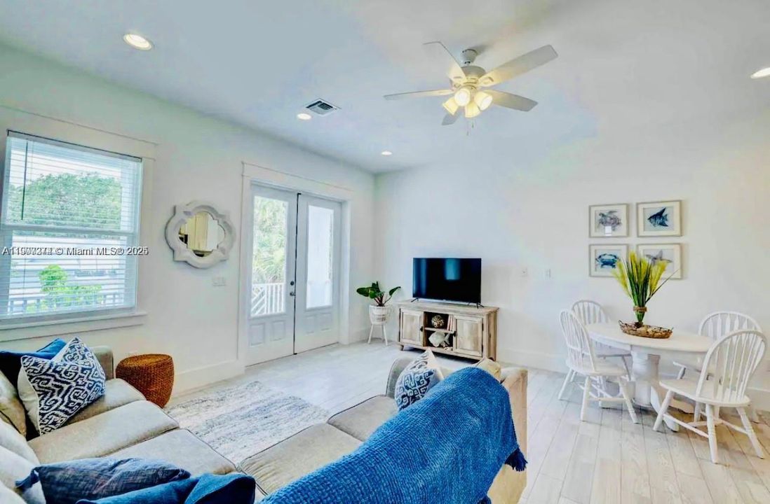 For Rent: $3,000 (3 beds, 2 baths, 3519 Square Feet)