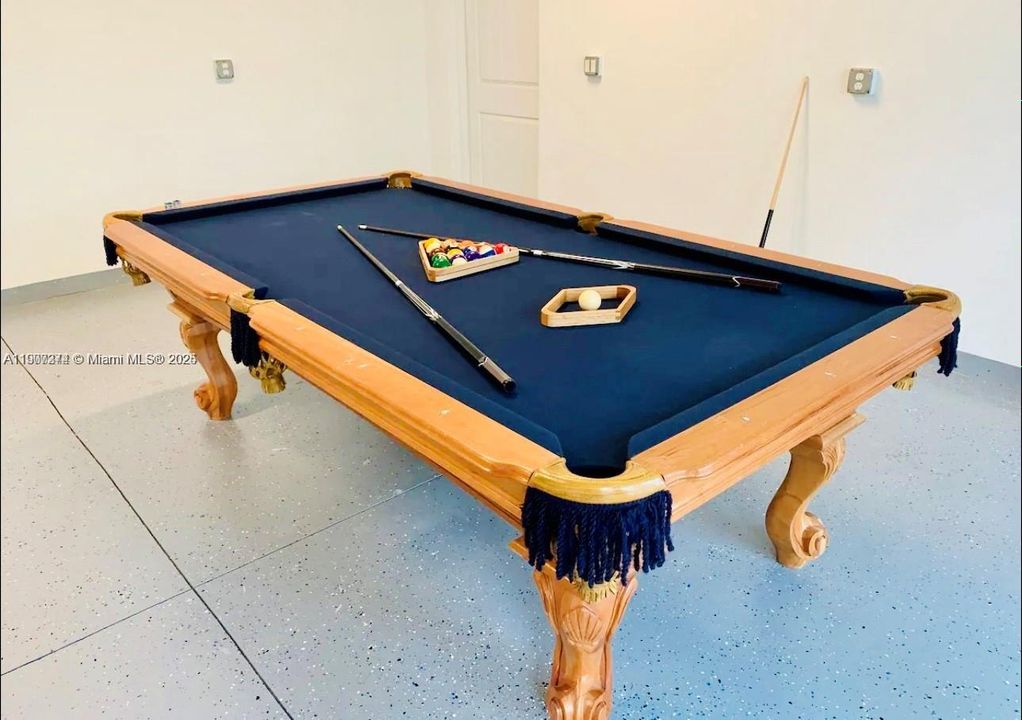 For Rent: $3,000 (3 beds, 2 baths, 3519 Square Feet)