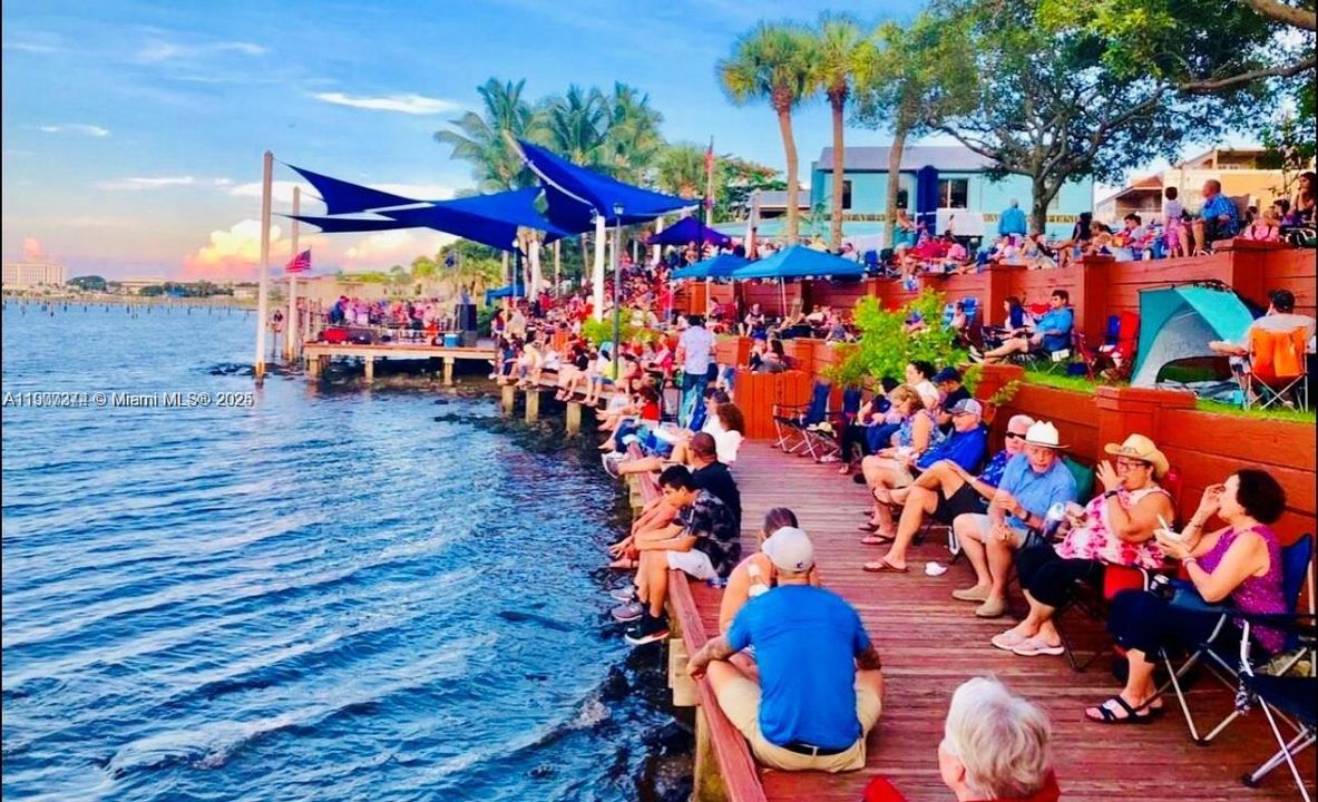 For Rent: $3,000 (3 beds, 2 baths, 3519 Square Feet)