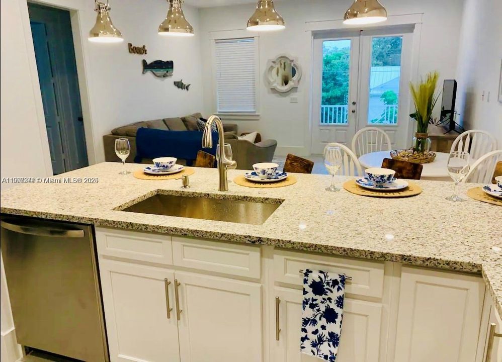 For Rent: $3,000 (3 beds, 2 baths, 3519 Square Feet)