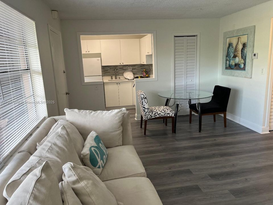For Rent: $2,100 (2 beds, 2 baths, 722 Square Feet)