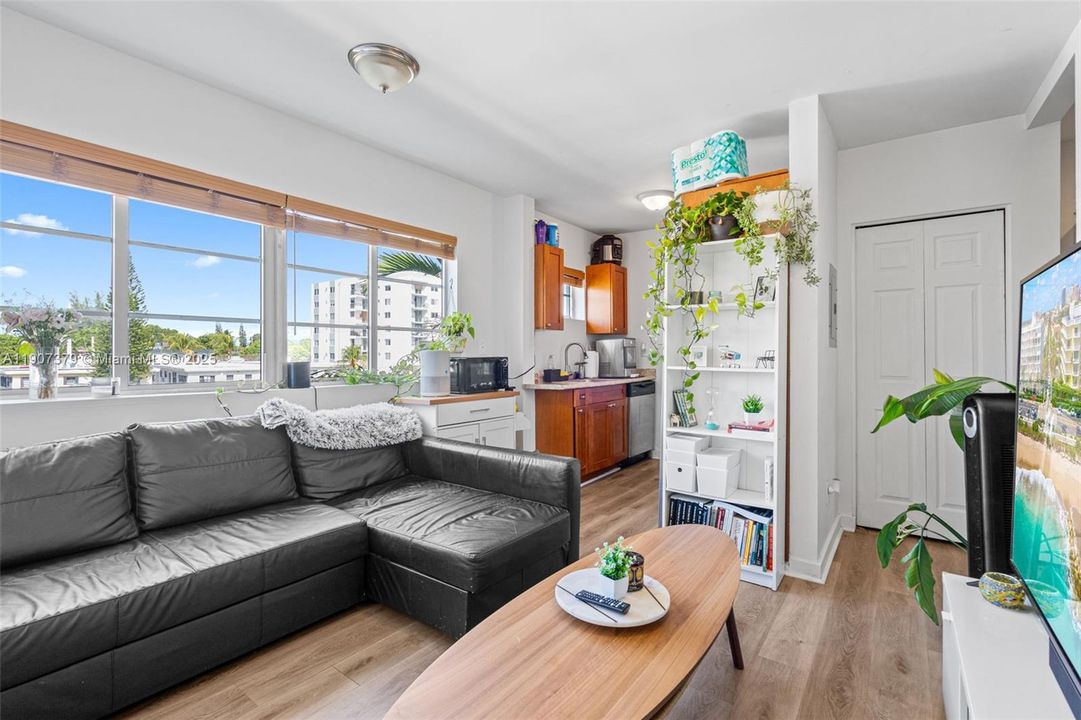 Recently Rented: $1,850 (1 beds, 1 baths, 660 Square Feet)