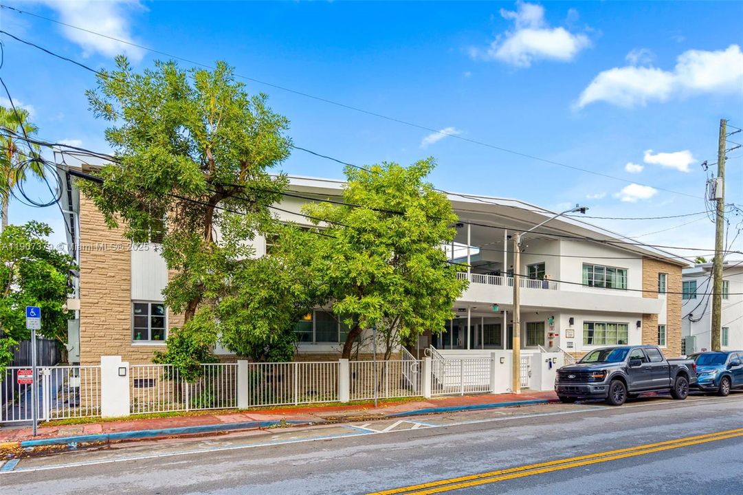 Recently Rented: $1,850 (1 beds, 1 baths, 660 Square Feet)