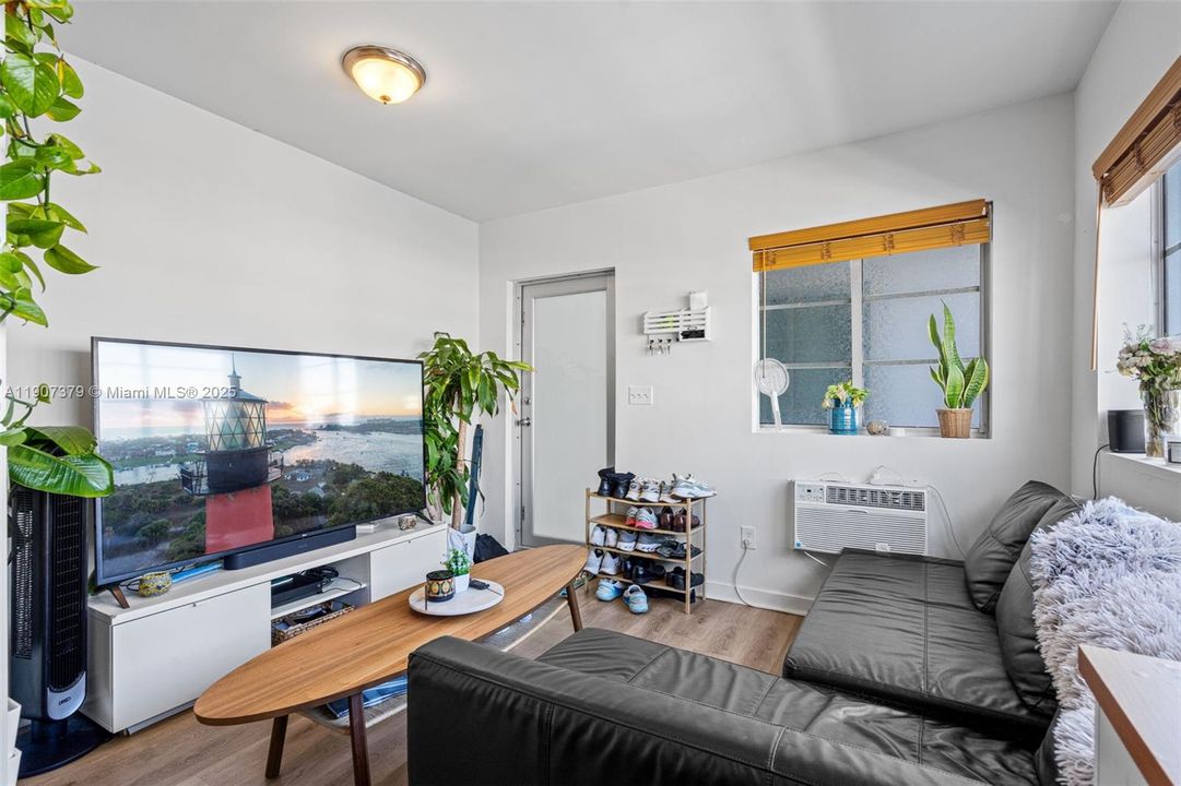 Recently Rented: $1,850 (1 beds, 1 baths, 660 Square Feet)