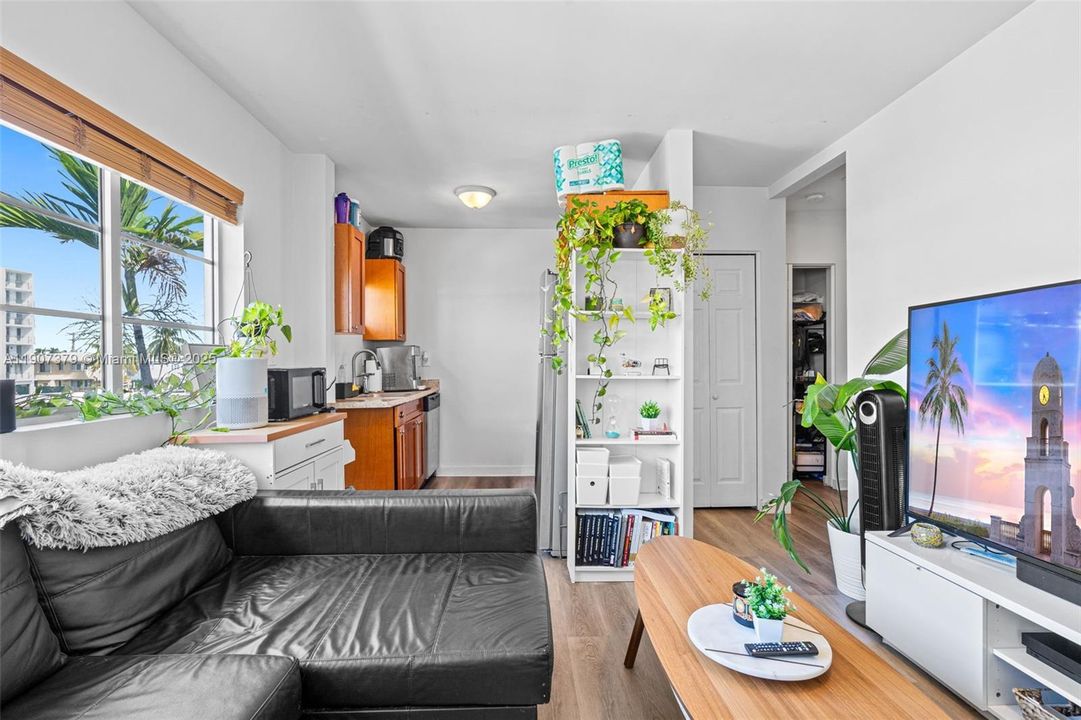 Recently Rented: $1,850 (1 beds, 1 baths, 660 Square Feet)