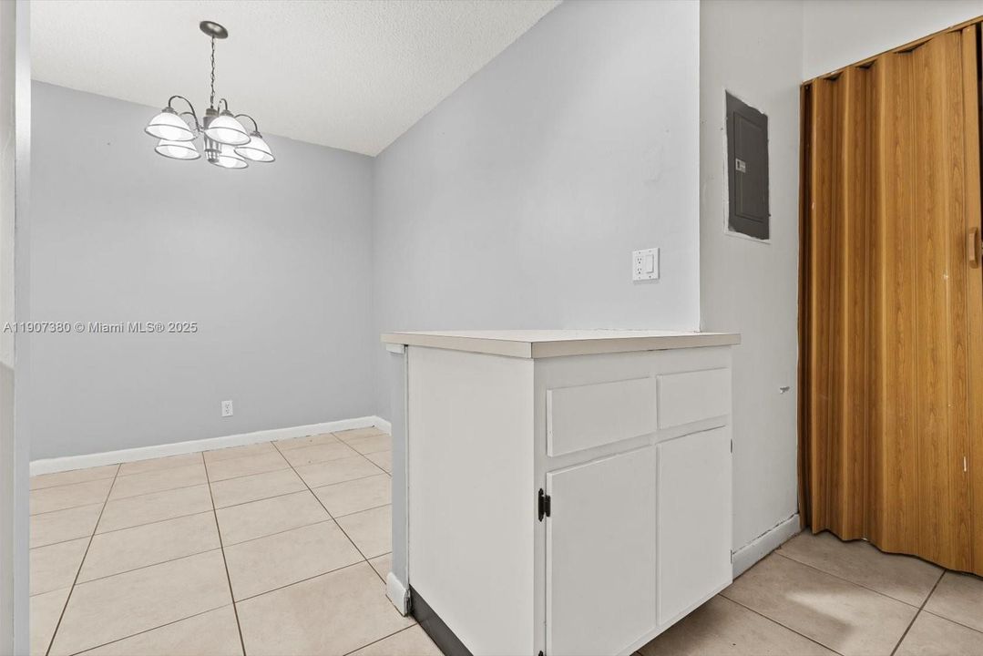 For Sale: $219,900 (2 beds, 2 baths, 970 Square Feet)