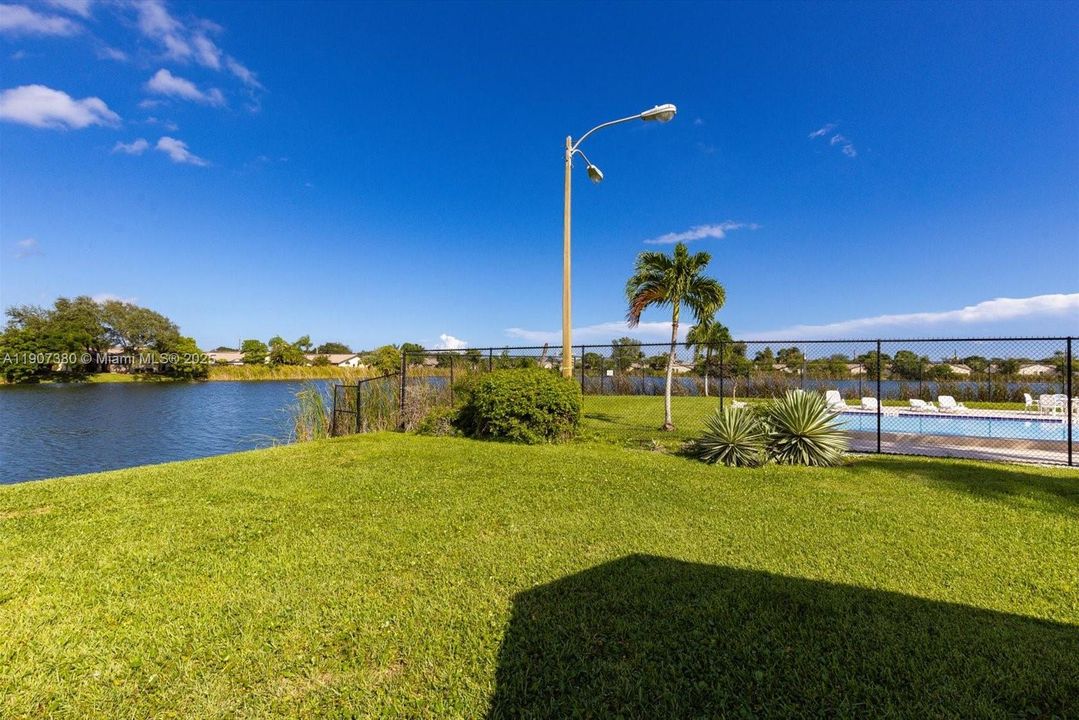 For Sale: $219,900 (2 beds, 2 baths, 970 Square Feet)