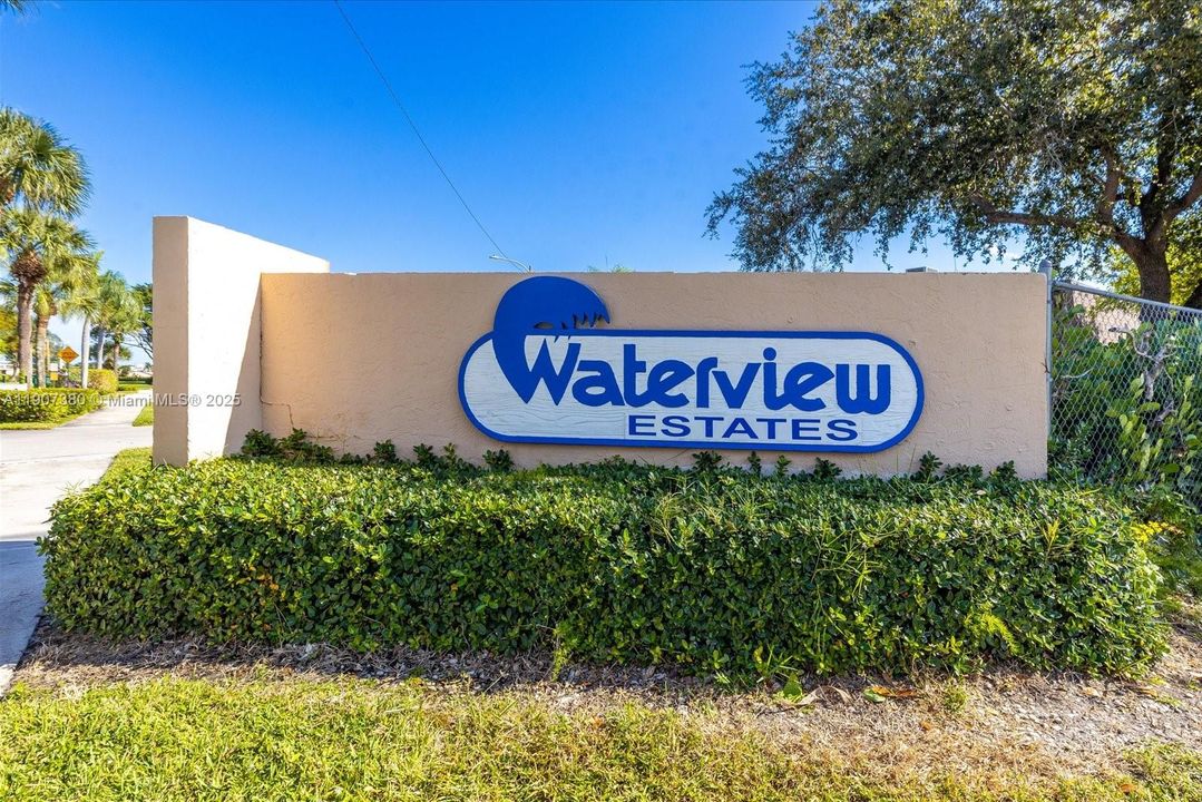 For Sale: $219,900 (2 beds, 2 baths, 970 Square Feet)