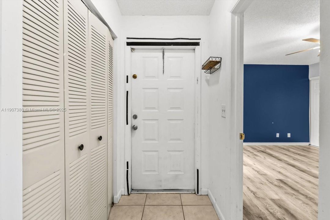 For Sale: $219,900 (2 beds, 2 baths, 970 Square Feet)