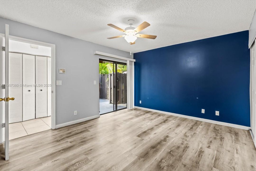 For Sale: $219,900 (2 beds, 2 baths, 970 Square Feet)
