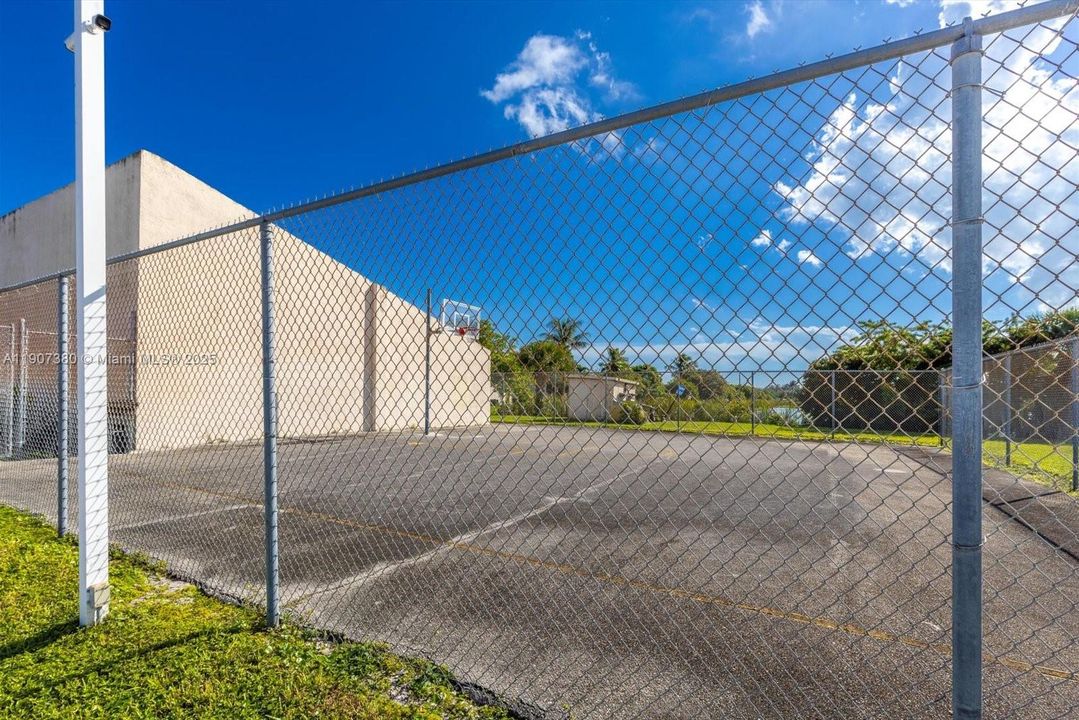 For Sale: $219,900 (2 beds, 2 baths, 970 Square Feet)