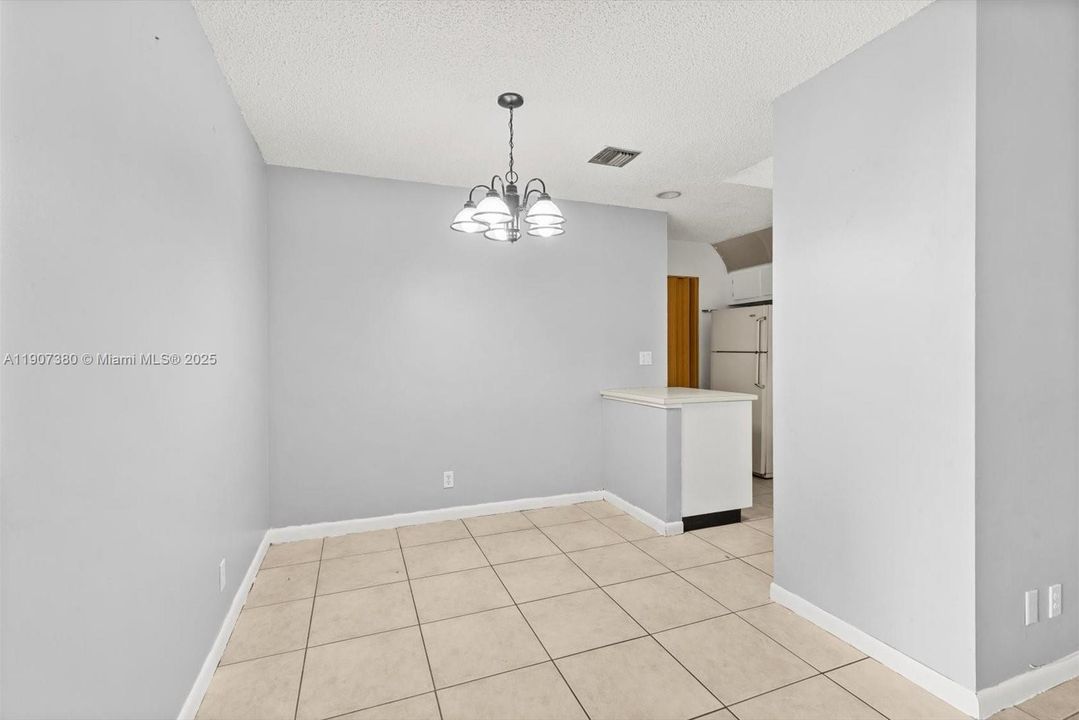 For Sale: $219,900 (2 beds, 2 baths, 970 Square Feet)