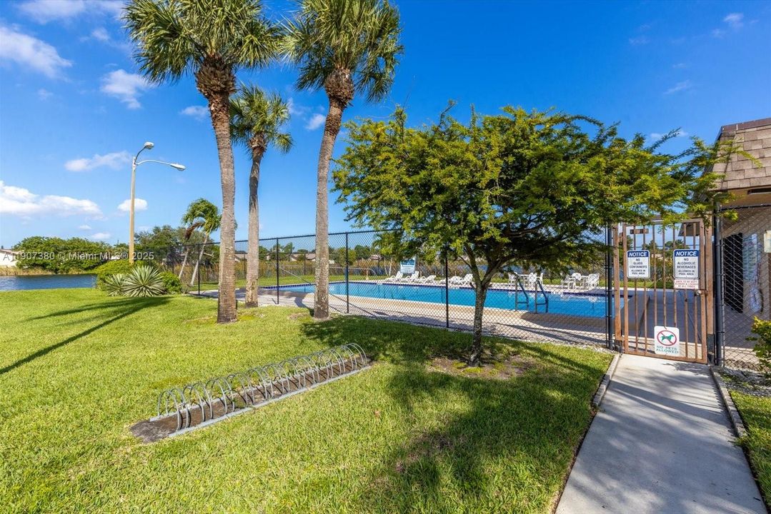 For Sale: $219,900 (2 beds, 2 baths, 970 Square Feet)