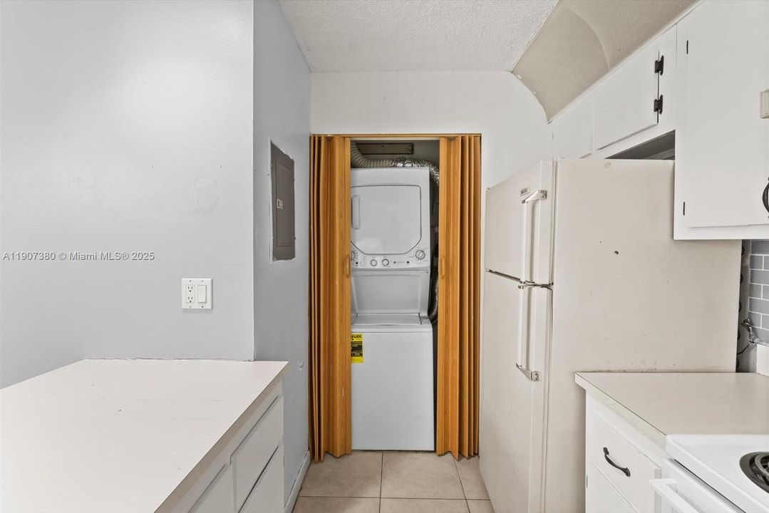 For Sale: $219,900 (2 beds, 2 baths, 970 Square Feet)