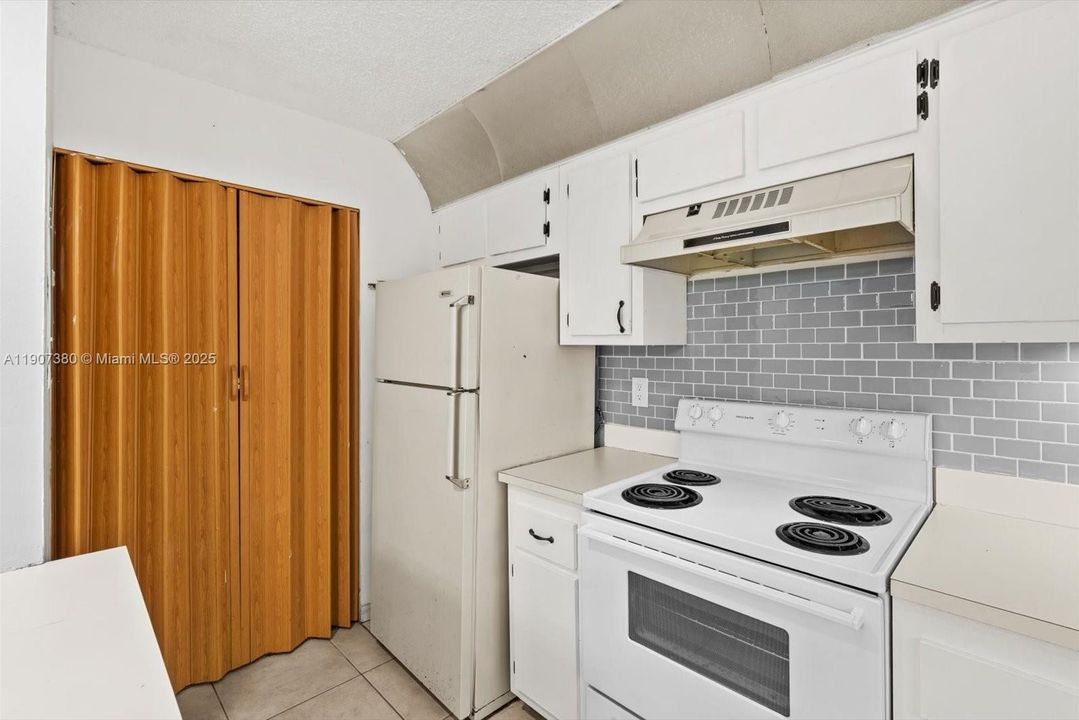 For Sale: $219,900 (2 beds, 2 baths, 970 Square Feet)