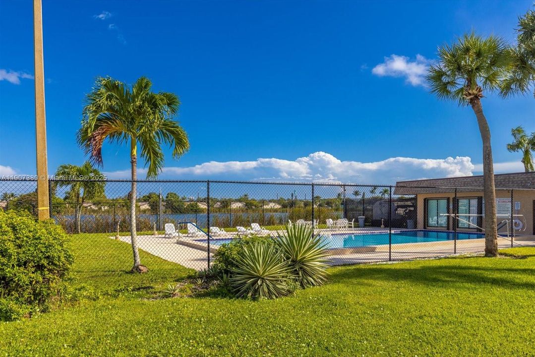 For Sale: $219,900 (2 beds, 2 baths, 970 Square Feet)