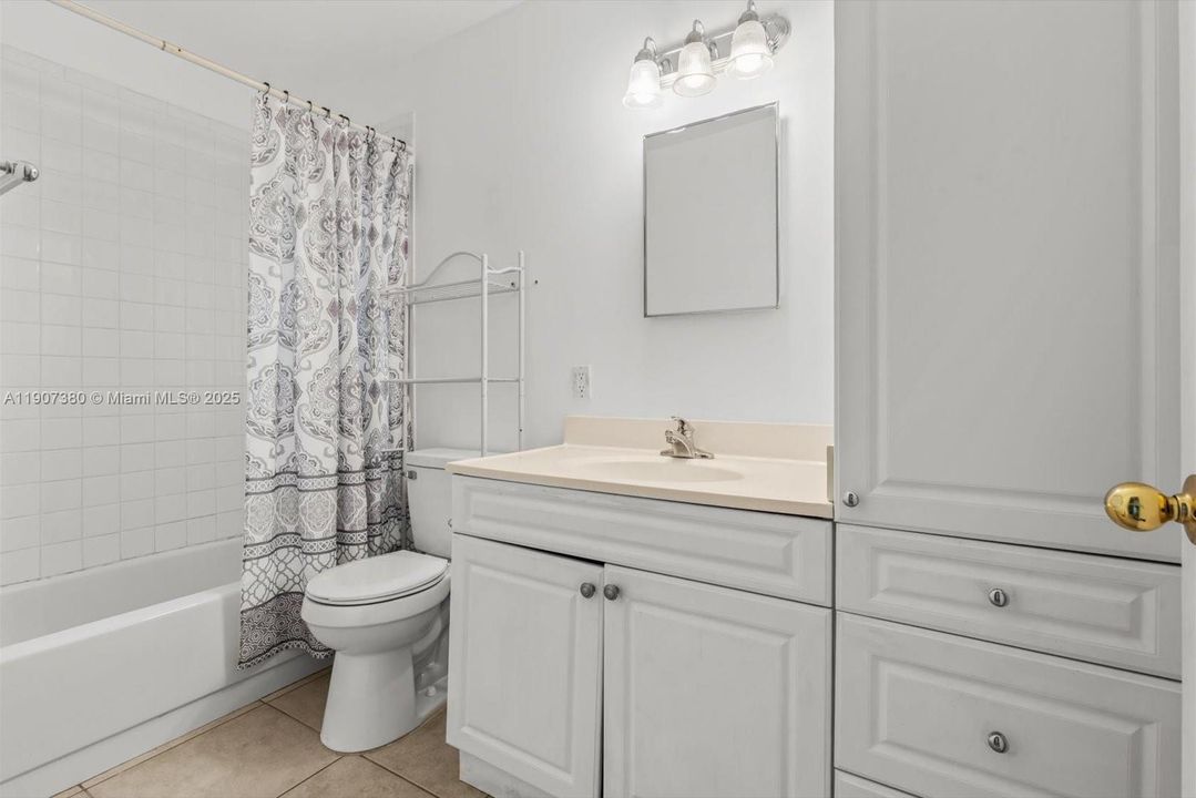 For Sale: $219,900 (2 beds, 2 baths, 970 Square Feet)