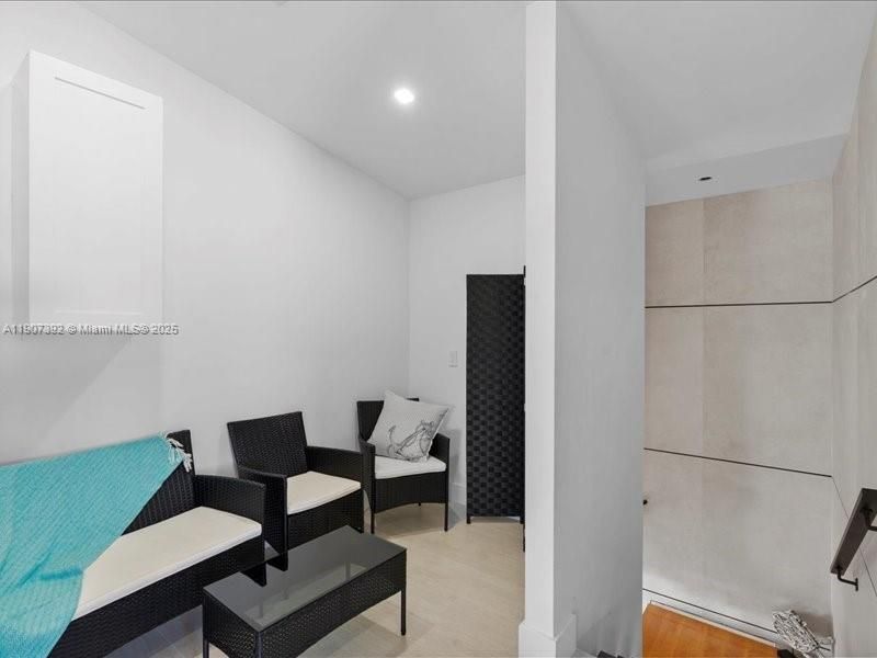 待售: $7,500,000 (5 贝兹, 4 浴室, 3026 平方英尺)