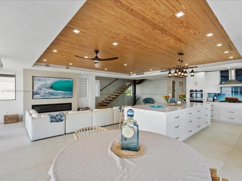 待售: $7,500,000 (5 贝兹, 4 浴室, 3026 平方英尺)