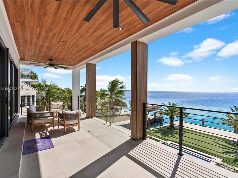 待售: $7,500,000 (5 贝兹, 4 浴室, 3026 平方英尺)