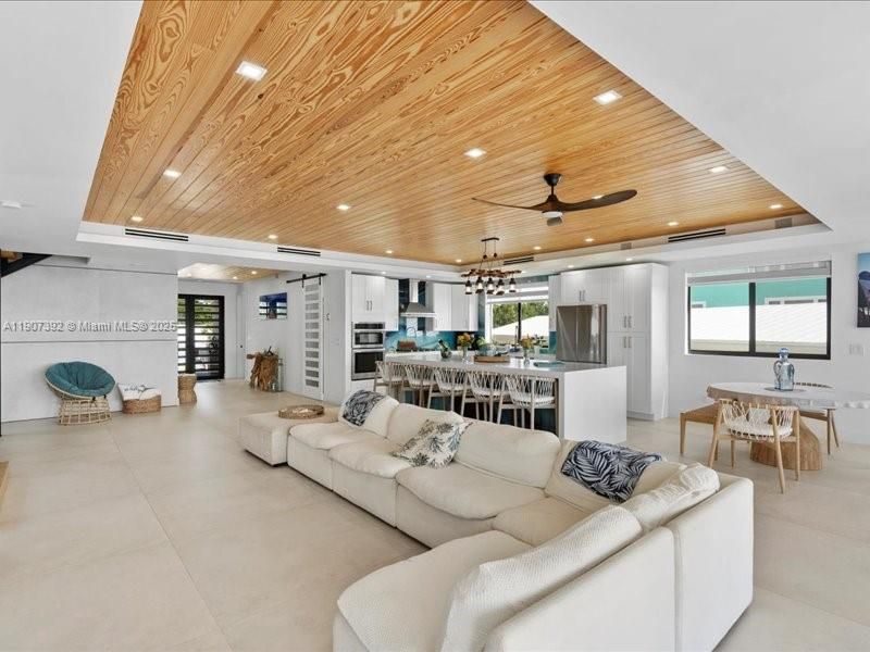 待售: $7,500,000 (5 贝兹, 4 浴室, 3026 平方英尺)