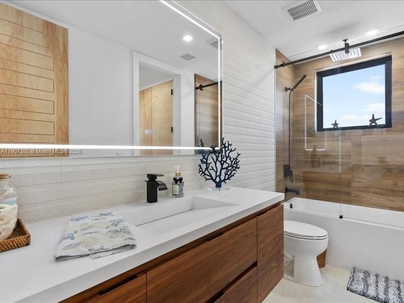 待售: $7,500,000 (5 贝兹, 4 浴室, 3026 平方英尺)