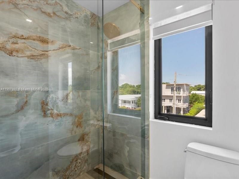 待售: $7,500,000 (5 贝兹, 4 浴室, 3026 平方英尺)